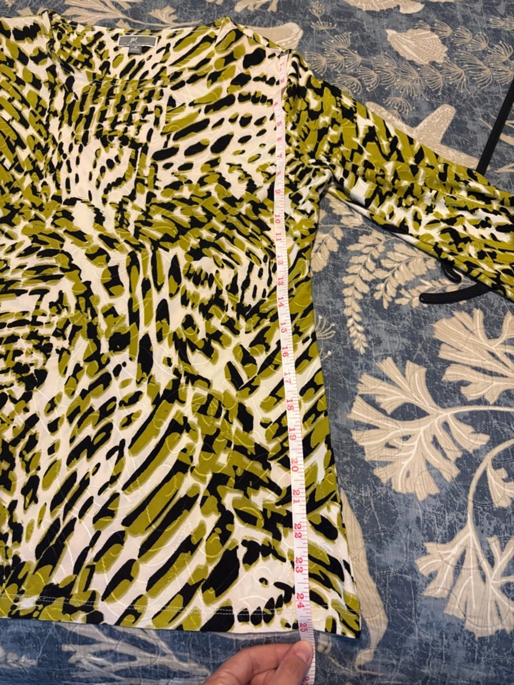 JM Collection size M 3/4 sleeve like new top black,white,lime - Picture 5 of 5